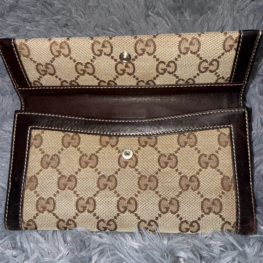 Classic Gucci Monogram Wallet - Picture 4 of 16